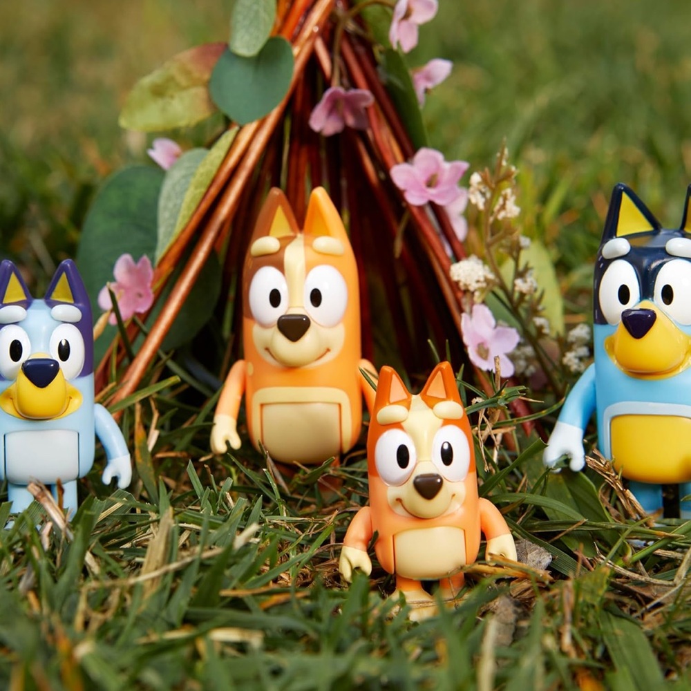 Bluey Family Fun Playset with Blue and Orange Figures